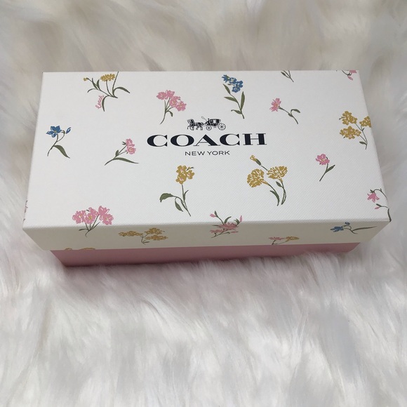 LAST ONE❣️COACH Pink Cosmetic Bag Travel Boxed Set - Picture 3 of 8